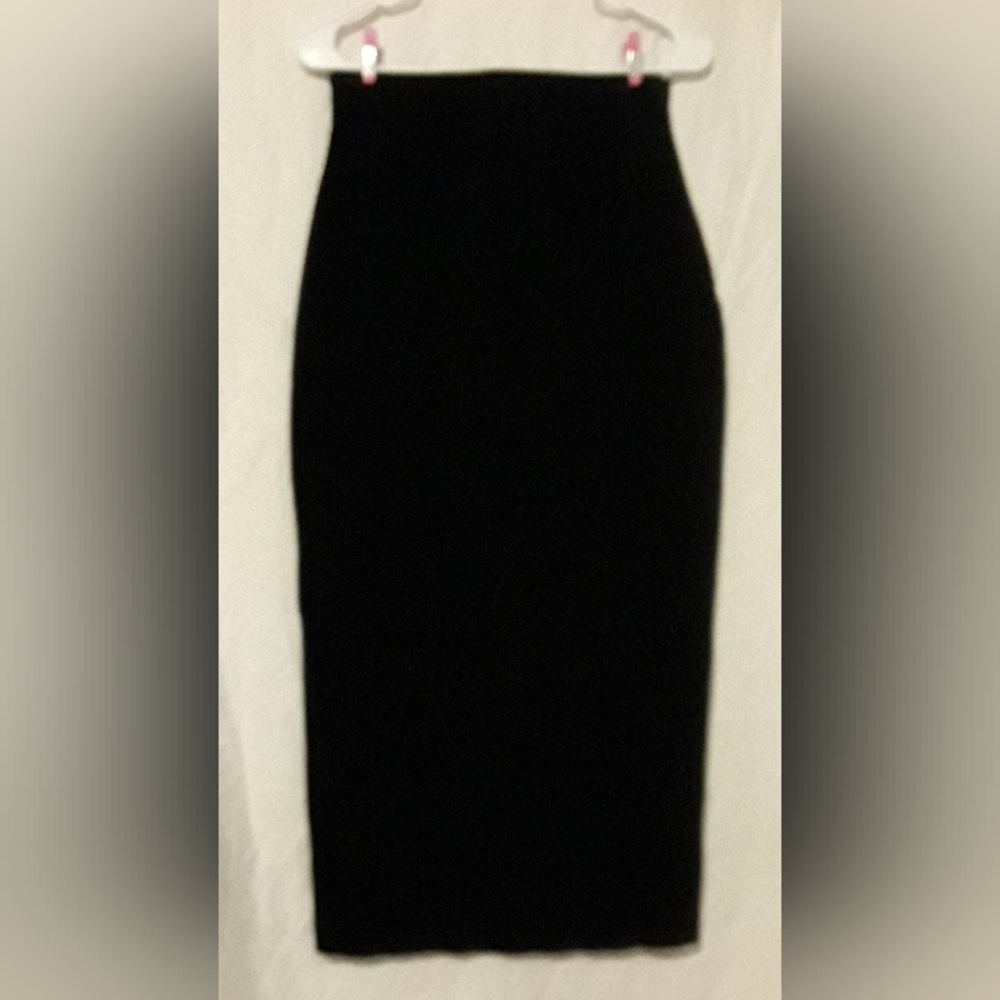 Theomiles women's medium long black skirt